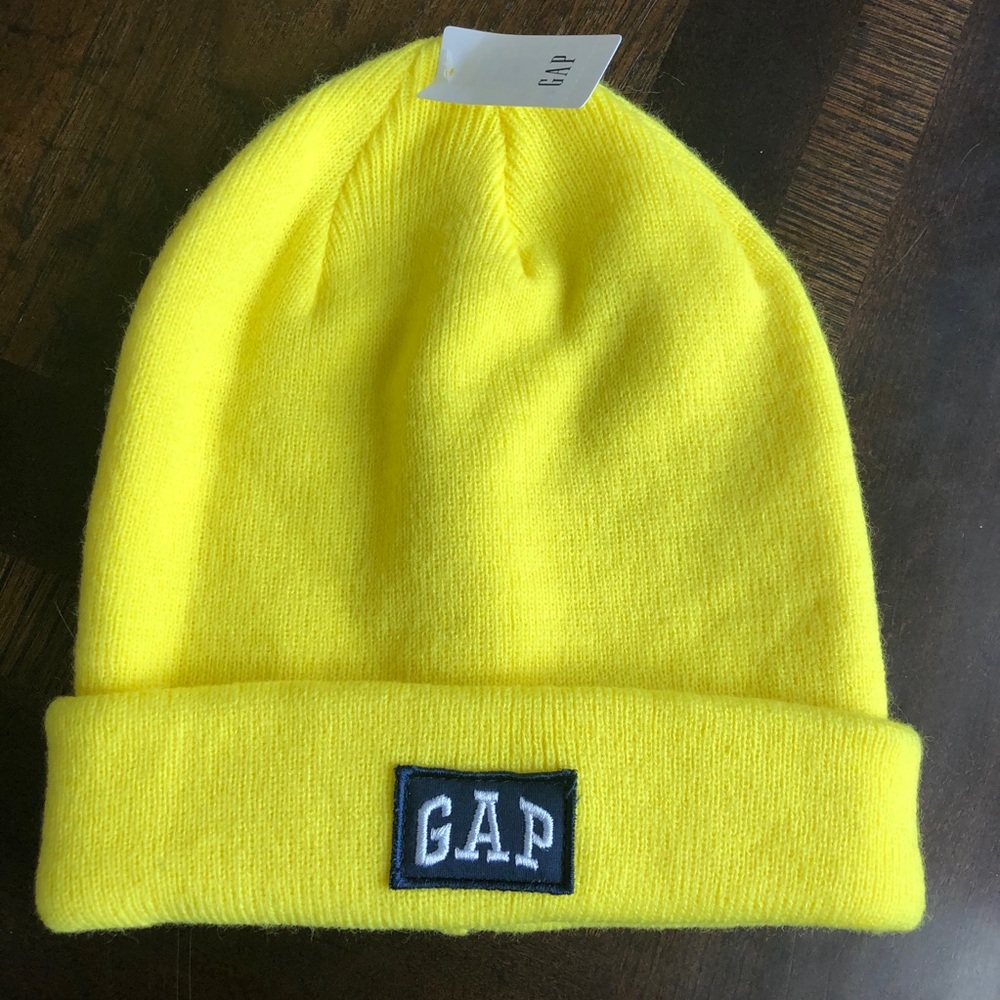 NWT. Yellow Gap Logo Beanie